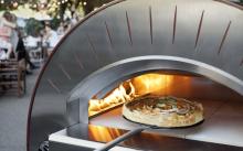 Biesiadowanie z piecem do pizzy (piecem chlebowym)