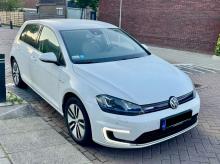 Volkswagen Golf - e-Golf - zasięg: 120km -9 500 EU
