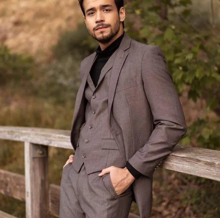 Tom Okelolason (TomOkelolason)