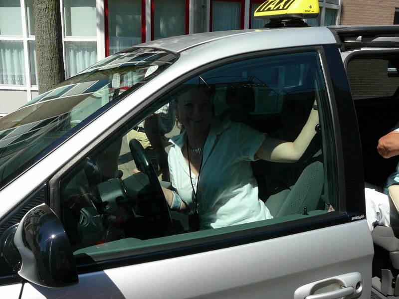 Esther wozi mnie taxi juz 16 lat do pracy