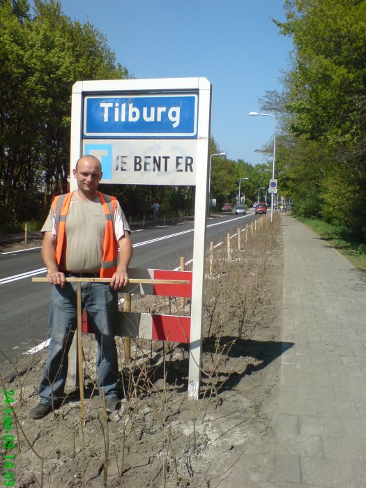 Praca...