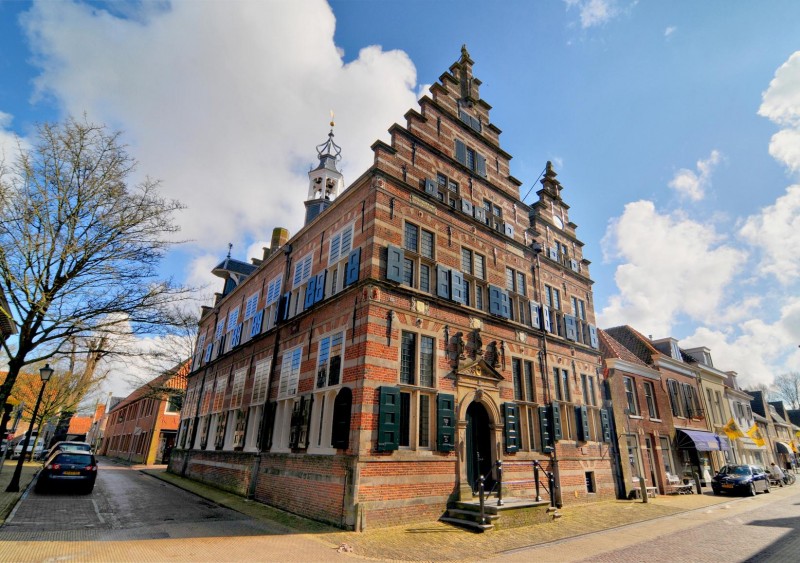 Ratusz w Naarden to wspaniały przykład niderlandzkiej architektury renesansowej