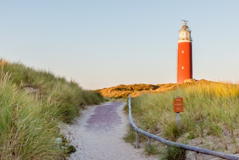 Czerwona latarnia morska na wyspie Texel