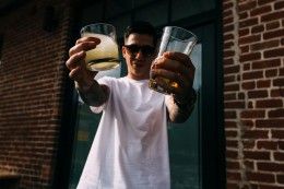„Chuchnij”? Lepiej sprawdź na Instagramie. Co pija dzisiejsza młodzież? 
