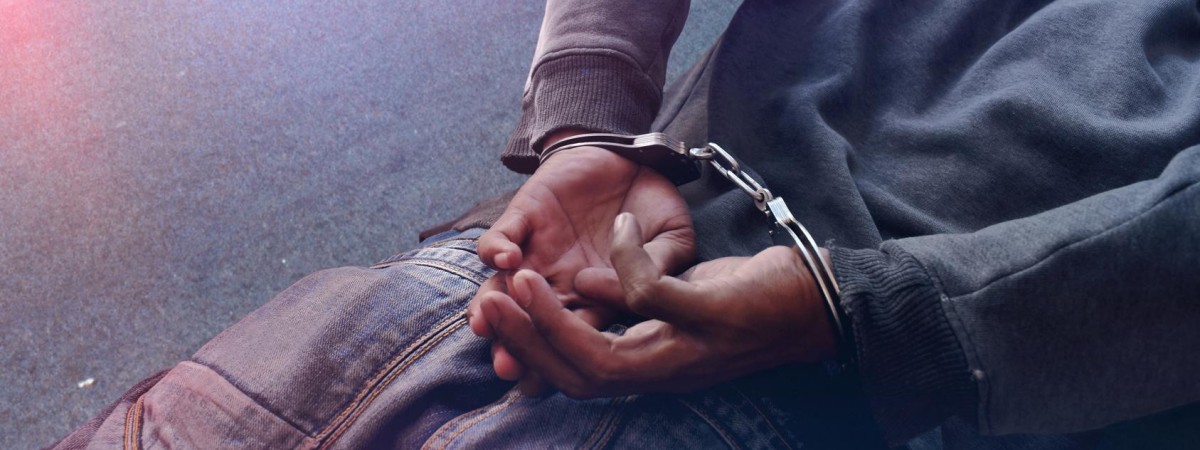 Holandia: zakuty w kajdanki mężczyzna uciekł przed policją. Teraz sam zgłosił się na komisariat