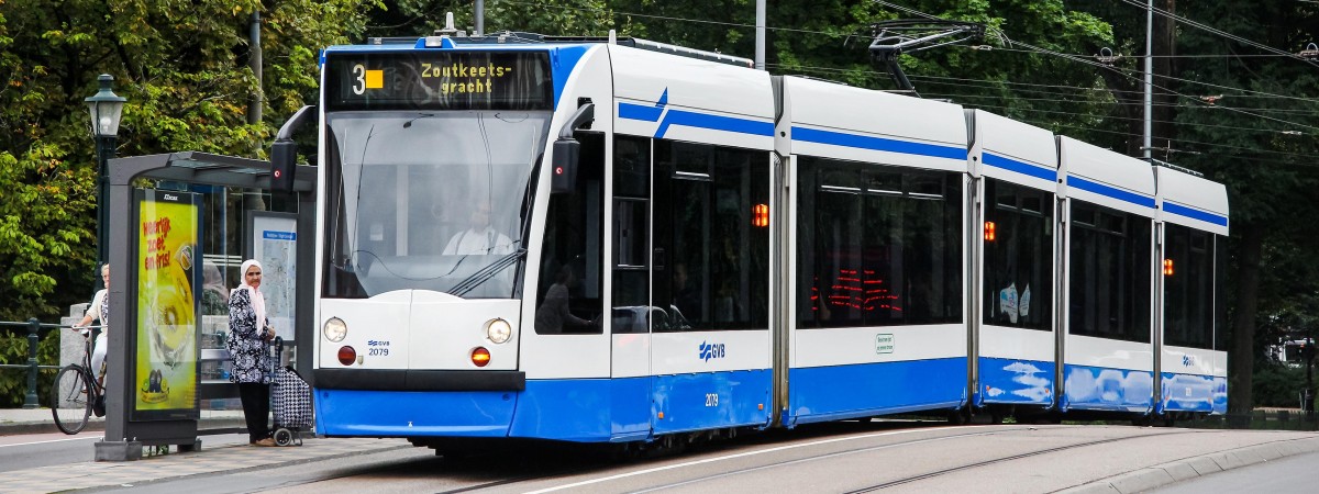 Śmierć Polaka wepchniętego pod tramwaj. ,,Prokurator umorzy sprawę młodego podejrzanego”
