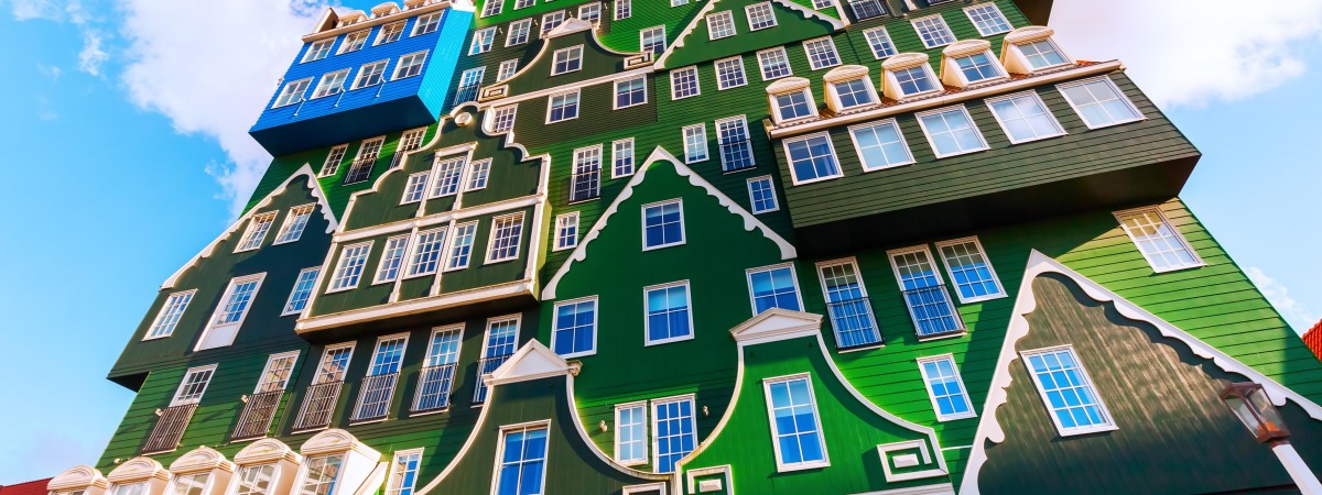 Bajkowy hotel w Niderlandach. Architektoniczny patchwork zachwyca turystów