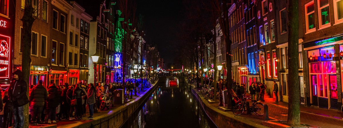 Dzielnica Czerwonych Latarni na stałe zniknie z Amsterdamu? Władze wybierają nową lokalizację