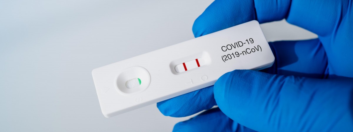 Niderlandy: miliony testów na COVID-19 w magazynach. Rząd nie chce ich wprowadzać 