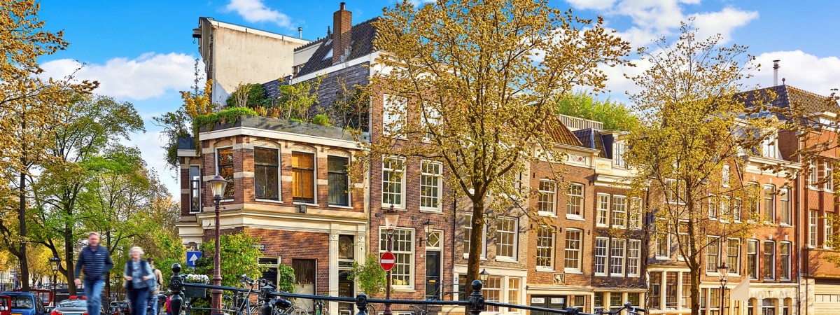 Skutki koronawirusa: coraz więcej osób decyduje się na wyprowadzenie z Amsterdamu