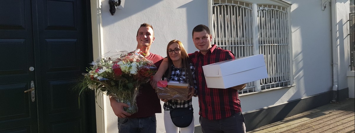 „Bo wszyscy Polacy to jedna rodzina”. Rodacy podziękowali Ambasadzie RP w Hadze za wstawiennictwo