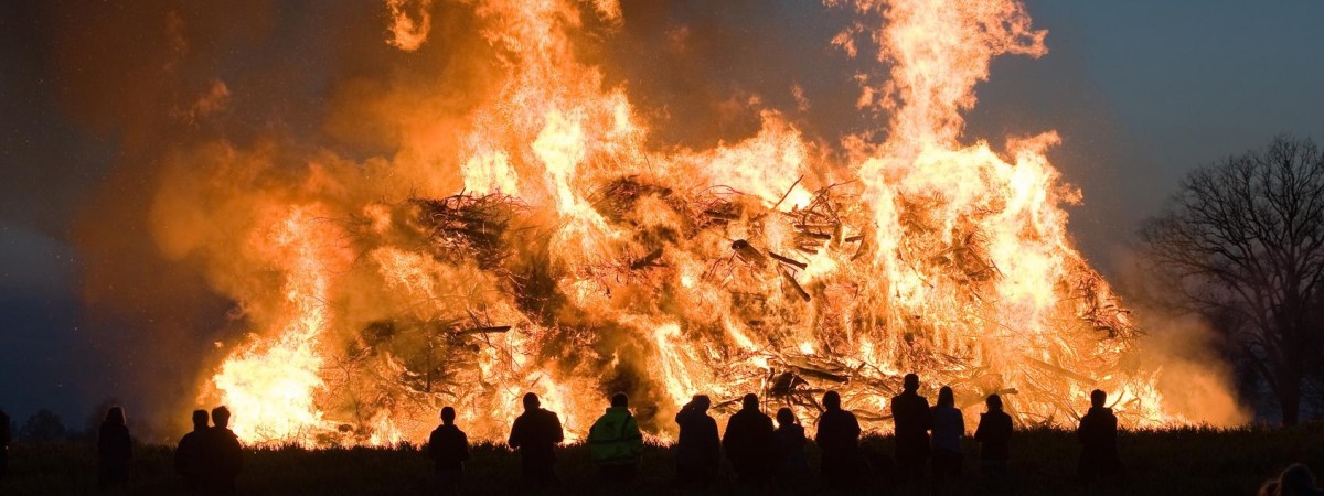 Sylwestrowe ogniska ponownie dozwolone. Gdzie odbędzie się wielkie palenie stosów w Holandii?