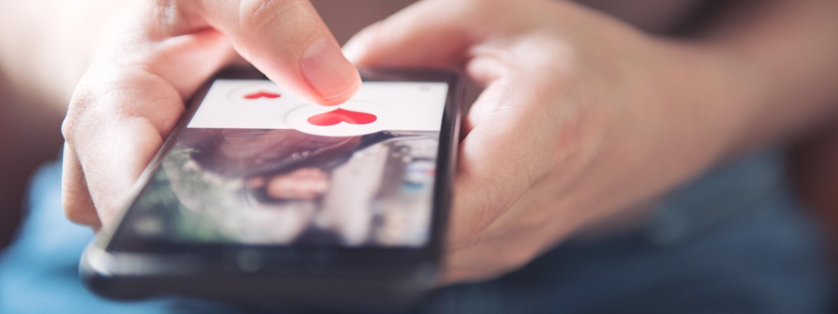 Władze ostrzegają przed internetowymi randkami w Niderlandach. Liczba oszustów znacznie wzrosła