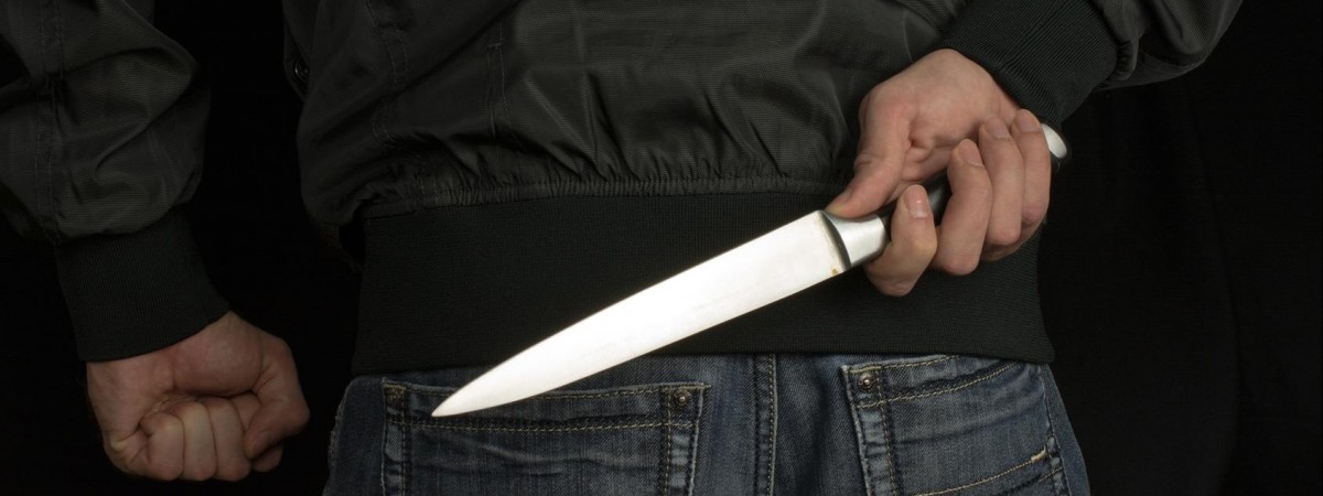 Uczniowie holenderskiej szkoły odparli atak nożownika. Cały incydent został nagrany