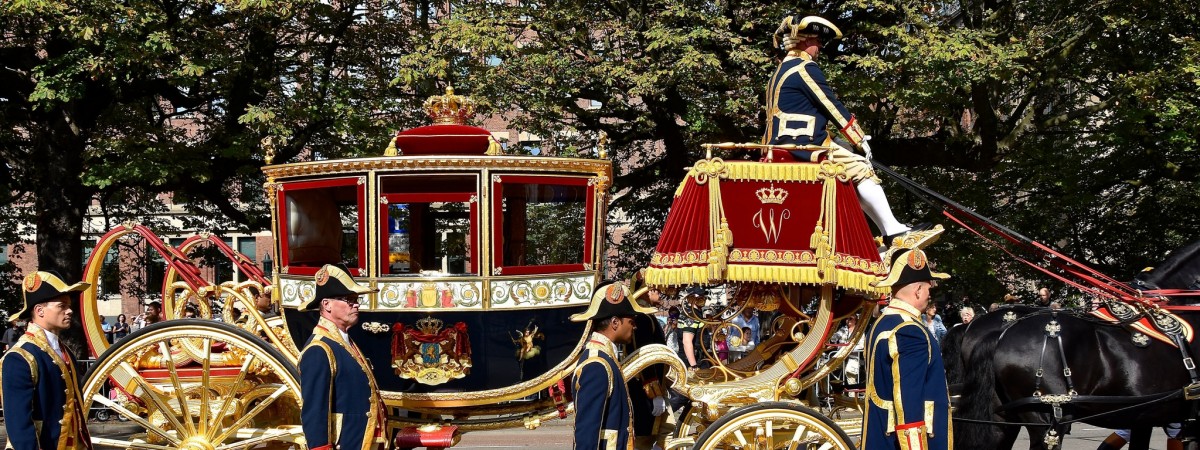 Przejazd karocą, pozdrawianie poddanych, parady i pokazy. Poznaj plan nadchodzącego Prinsjesdag