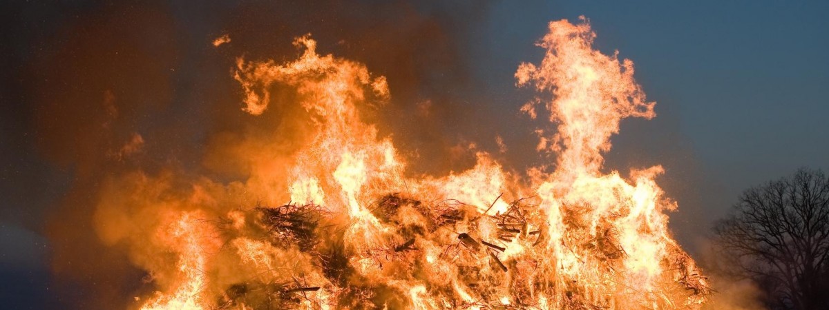 Noworoczne ogniska w Hadze będą miały ograniczoną wysokość.  Ma to zapobiec kolejnej tragedii, podobnej do tej z ubiegłego roku