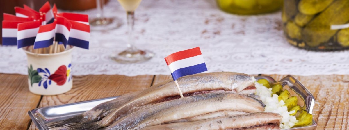Hollandse Nieuwe nie trafił w tym roku na aukcję. Otwarcie sezonu na śledzia odbyło się w inny sposób