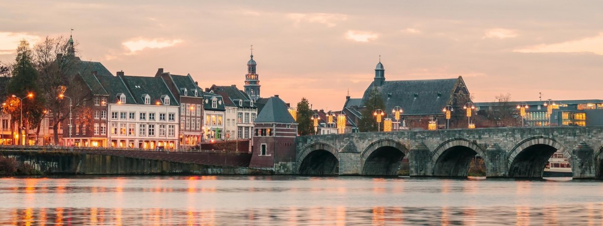 Miasto krzywych dróg, waluty euro i mozazaura. 10 ciekawostek o Maastricht
