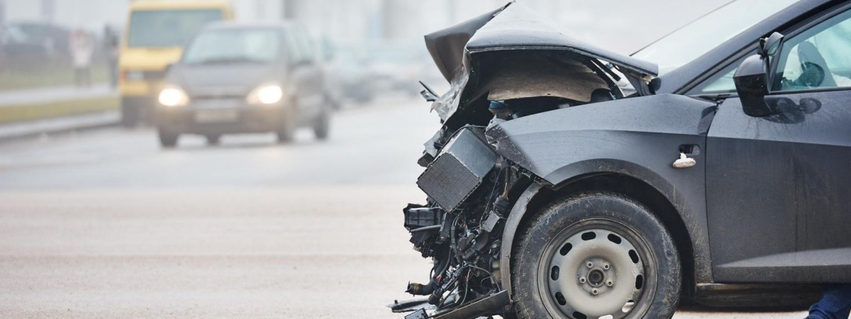 Nietypowy wypadek w Holandii. Kierowca samochodu zderzył się z krzesłem