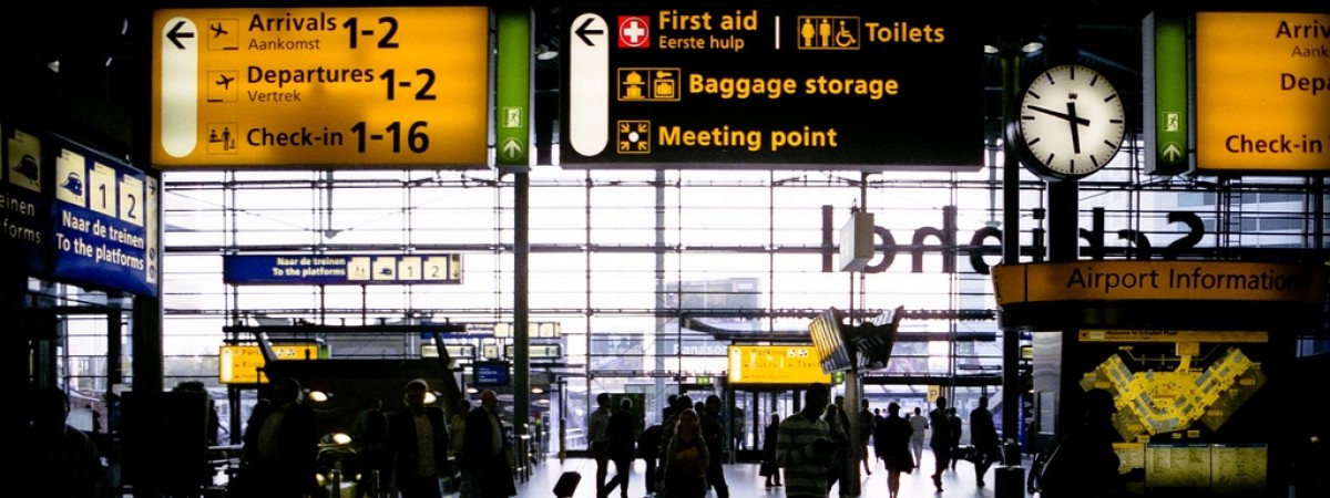 Silny wiatr sparaliżował lotnisko Schiphol. Linia KLM odwołała loty z Amsterdamu [AKTUALIZACJA]