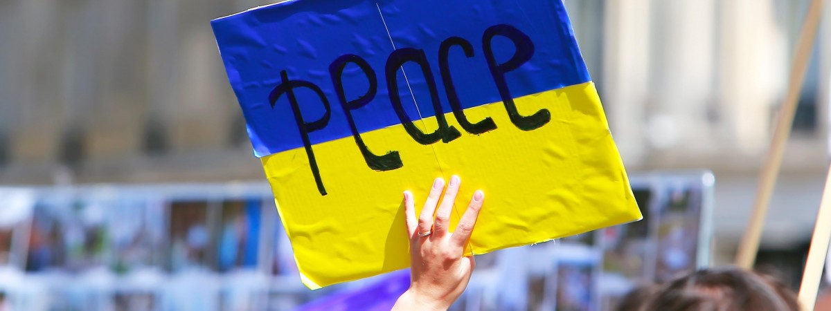 Niderlandy przeciwko rosyjskim atakom na Ukrainę. Protest w Amsterdamie zgromadził tłumy