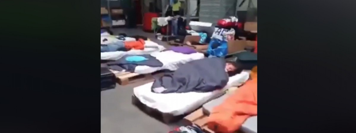 Polacy zatrudnieni w Holandii spali na materacach i paletach. Mamy komentarz agencji pracy