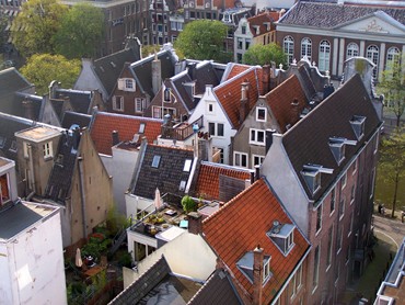 AMSTERDAM ZŁAGADZA SWOJE STANOWISKO WOBEC TYMCZASOWO WYNAJMOWANYCH DOMÓW I MIESZKAŃ