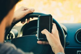 Prowadzisz? Odłóż telefon...