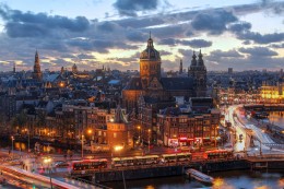 Amsterdam robi porządki wokół dworca. 