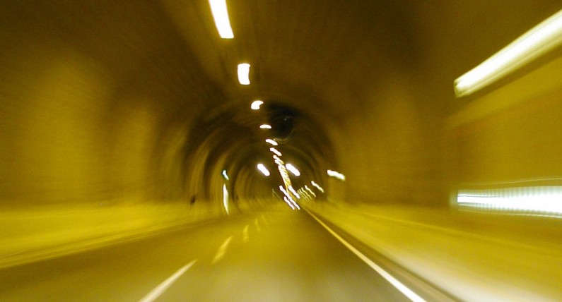 Pijany Polak dwa razy tego samego dnia trafił na posterunek. Pirat drogowy jechał pod prąd przez Westerscheldetunnel