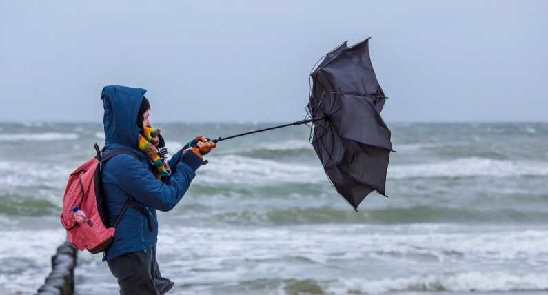 Wichury paraliżują niderlandzkie miasta. Wprowadzono kod pomarańczowy i żółty