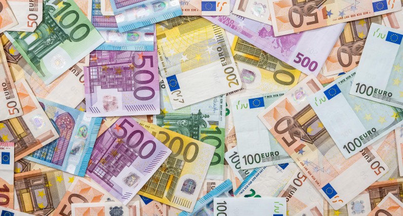 Nastolatkowie z Almere produkowali fałszywe banknoty euro. ,,To było dziecinnie proste”