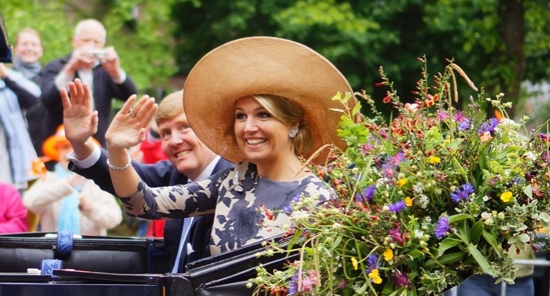 Willem-Alexander z rodziną zawitał do Amersfoort. Dzień Króla trwa w najlepsze