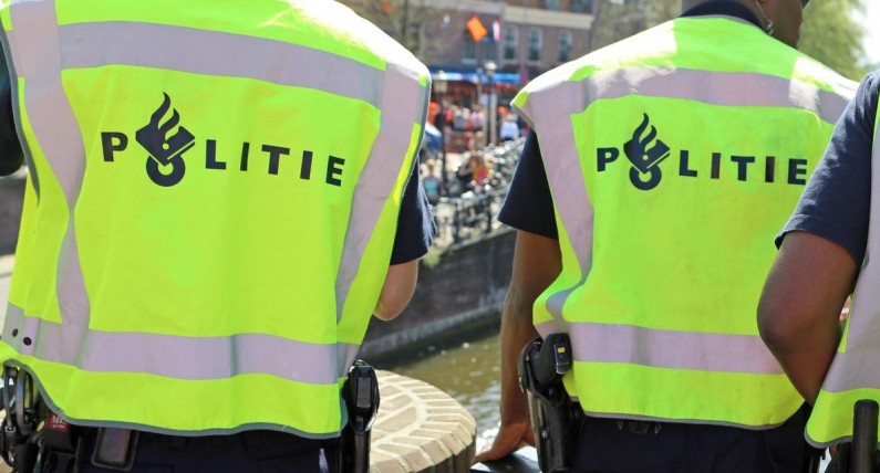 Ogromna pomyłka holenderskiej policji: wysłali SMS-em link do strony pornograficznej