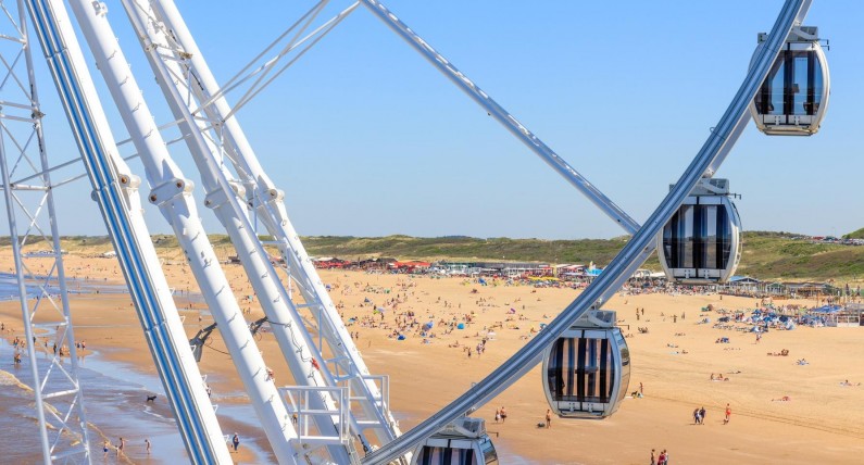 Szaleństwo w Scheveningen. Plaże i okolice opanowali nielegalni kamperzy 