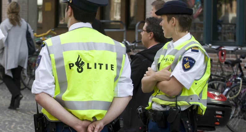Raport niderlandzkiej policji. Jak obywatele dostosowują się do godziny policyjnej?