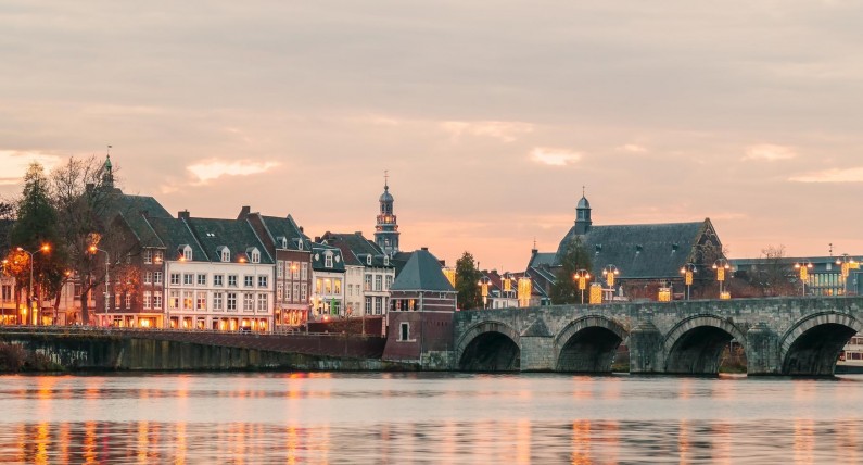 Miasto krzywych dróg, waluty euro i mozazaura. 10 ciekawostek o Maastricht