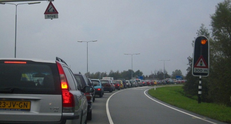 30 km/h w terenie zabudowanym i więcej kamer. Nowy pomysł ma zwiększyć bezpieczeństwo