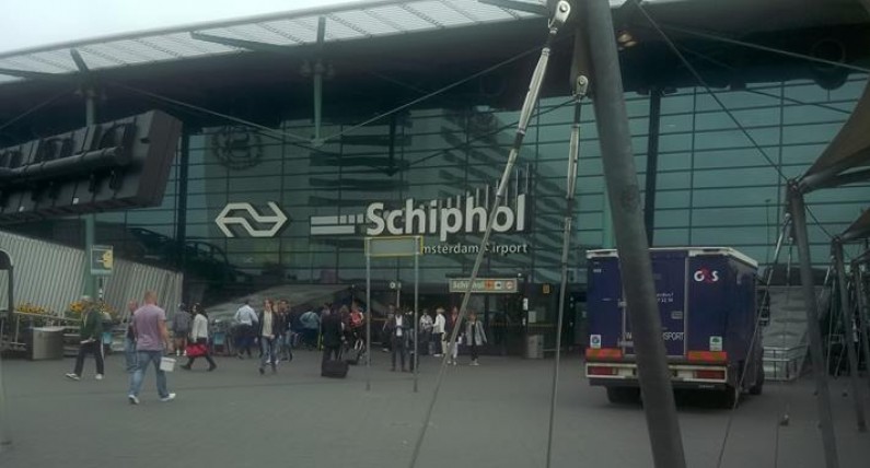 Skan twarzy zamiast kontroli dokumentów: Schiphol inwestuje w nową technologię