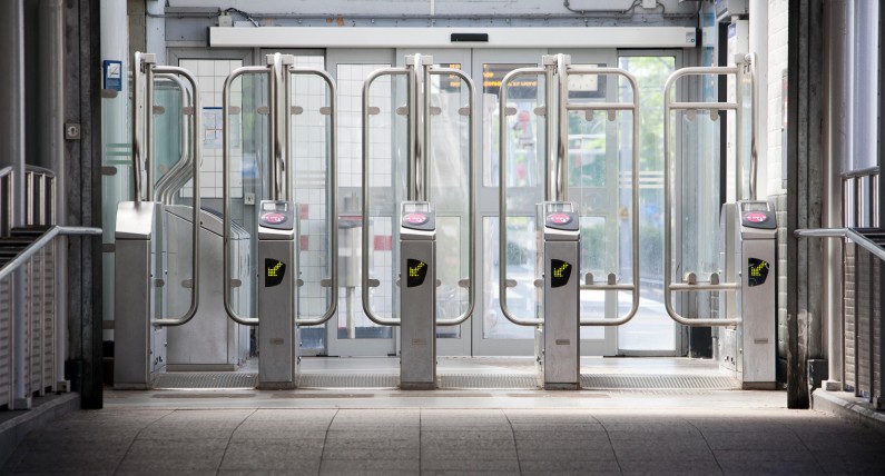 Strzelanina na stacji metra w Rotterdamie. Zginęła jedna osoba, sprawców nie udało się zatrzymać