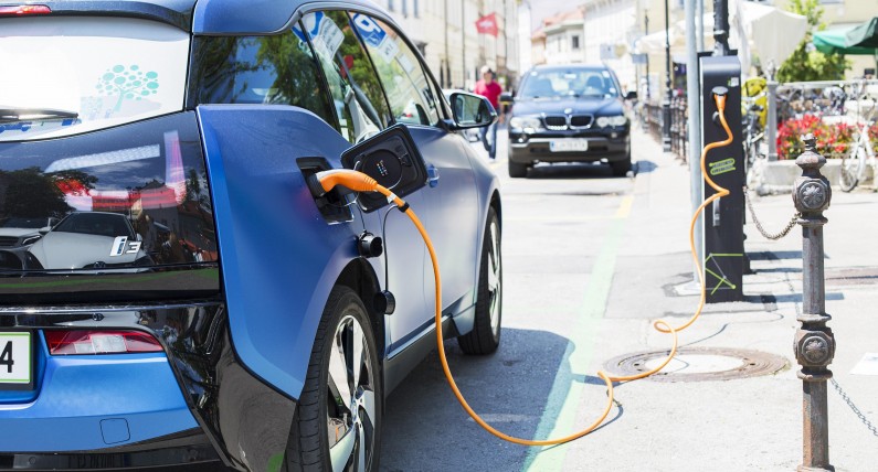 Chcesz kupić samochód elektryczny? Rząd oferuje dofinansowanie 