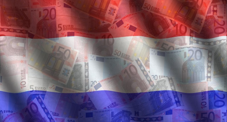 Jak wymieniać walutę taniej?