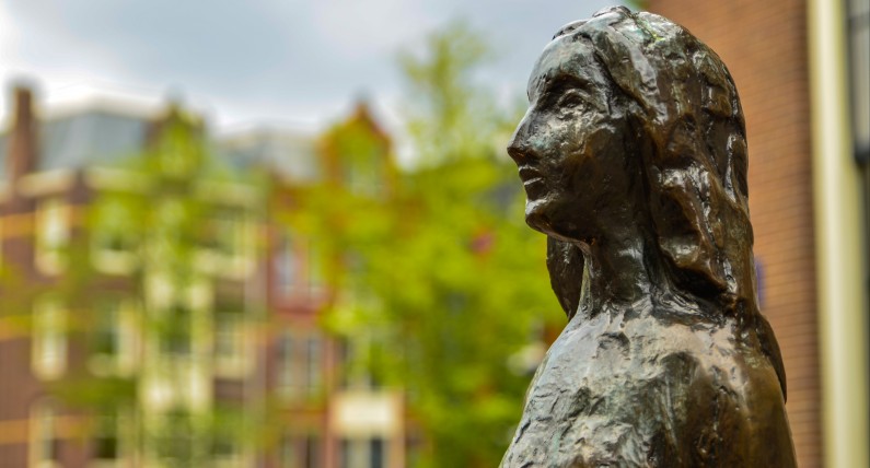 Netflix przypomina o rocznicy pojmania Anne Frank. Platforma zamieściła dokument o życiu niderlandzkiej Żydówki 
