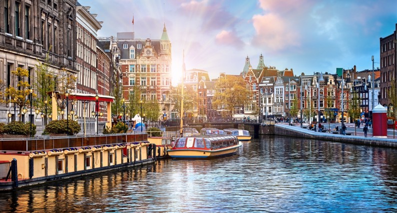 Amsterdam buduje nową wyspę. Kiedy będzie gotowa?