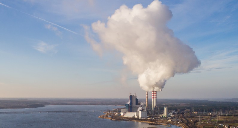 Rutte chce wybudować nowe elektrownie w Niderlandach. Obawia się uzależnienia od Putina