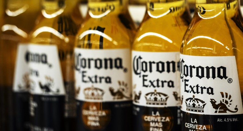 Piwo Corona dla zaszczepionych. Kampania z Niderlandów wywołała kontrowersje