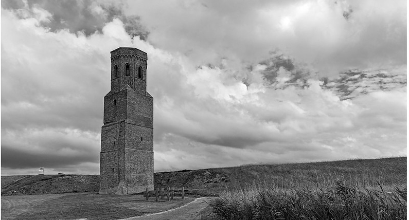 Plompetoren – świadek gniewu syren i straszliwej klątwy, która pochłonęła całą wioskę