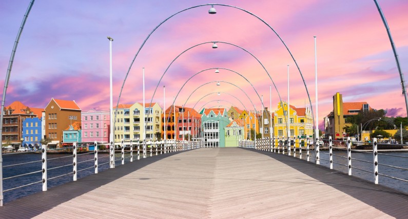 Curaçao. Co warto wiedzieć o terytorium zależnym Królestwa Niderlandów?