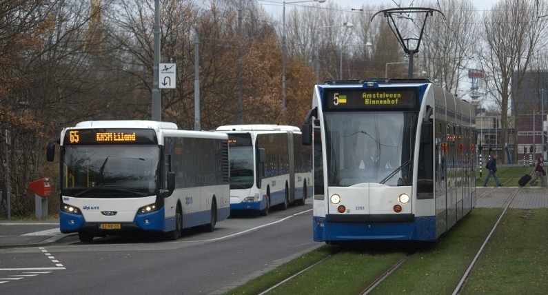 Bez samochodu ani rusz. Holandia ma najdroższy transport publiczny w UE