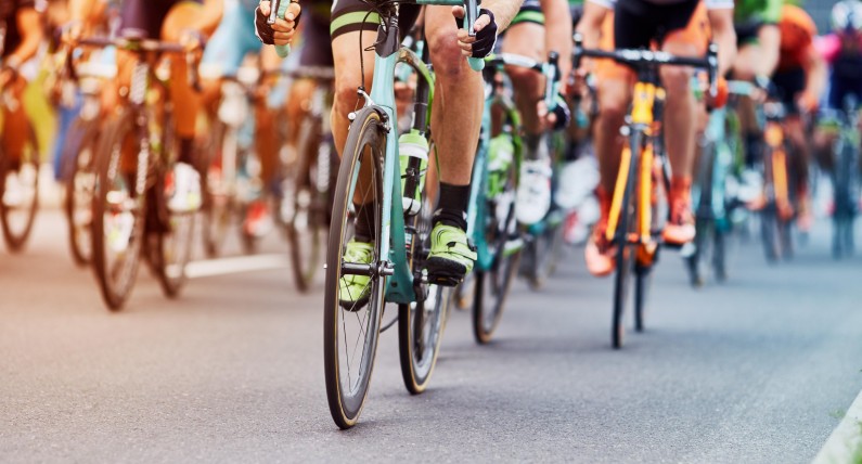 Niebezpieczny wypadek na mecie Tour de Pologne. Reprezentant Niderlandów poszkodowany [WIDEO]